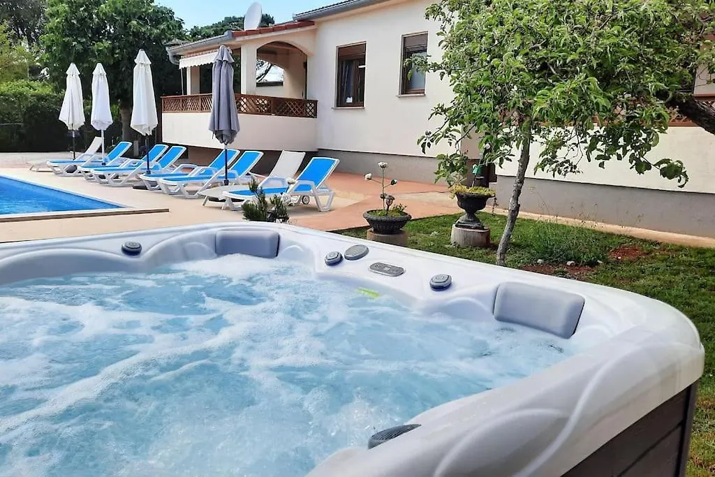 Apartments Rudez - Pool - Jacuzzi Фажана