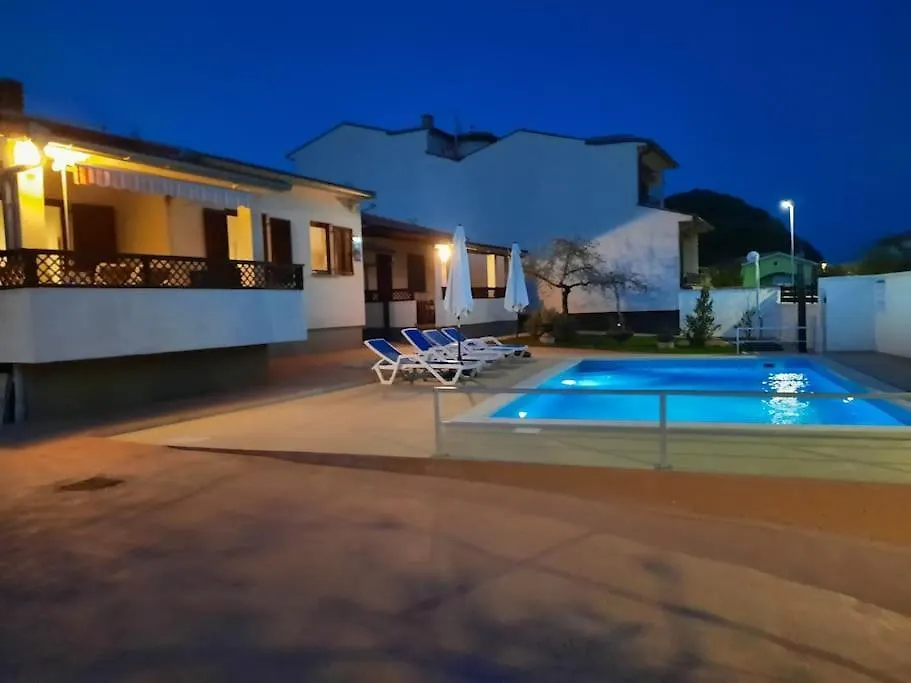 Apartments Rudez - Pool - Jacuzzi Фажана